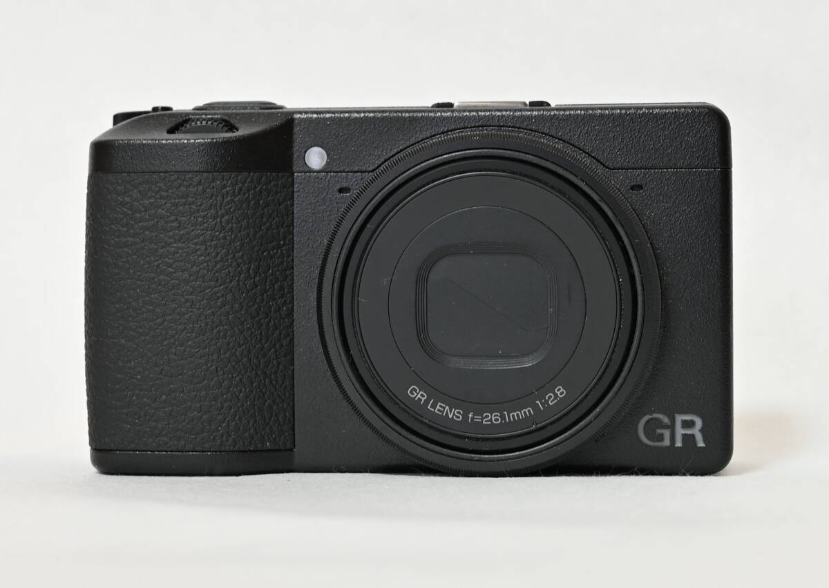 美品 RICOH リコー　GRⅢx 予備バッテリー　充電器　メタルシューカバー付　ショット数577_画像2