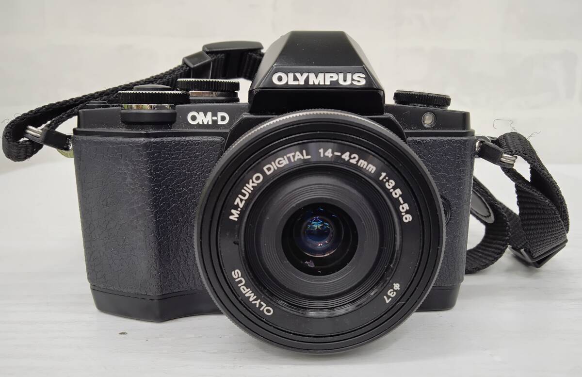 OLYMPUS/オリンパス OM-D E-M10 14-42mm 1:3.5-5.6 レンズ 40-150mm 1:4-5.6 本体通電シャッター確認済 液晶黄ばみ 中古 訳あり ジャンク_画像2