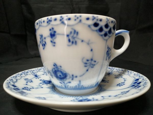 DENMARK印有 美品◇自宅保管 ロイヤルコペンハーゲン ブルーフルーテッド ハーフレース カップ＆ソーサー ROYAL COPENHAGEN B