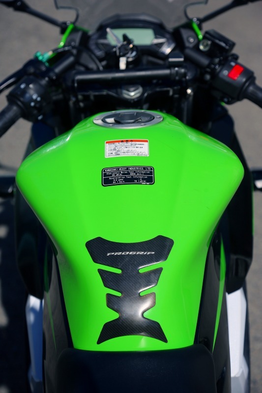 Kawasaki NINJA250SL BX250A 2015年モデル ニンジャ SL USBポートとヘルメットホルダー×２こ付き 人気のライム 大きな傷無く美品！_画像6