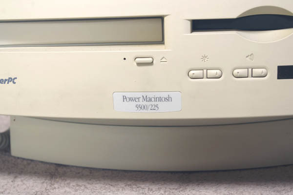 Power Macintosh 5500/225 MacOS 8.6 PowerPC 603e/225MHz 32MB 動作品_画像2