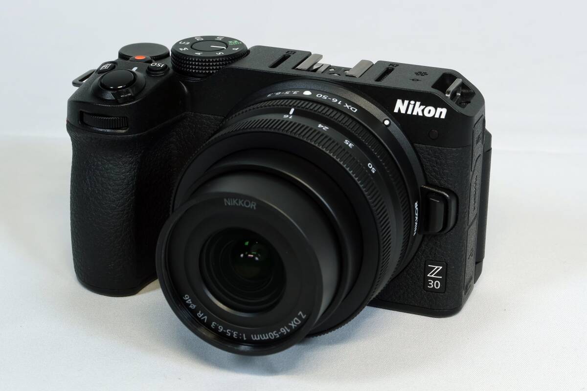 Nikon Z 30 16-50 VR レンズキット　１６６ショット！　アクセサリ多数　　　ニコン