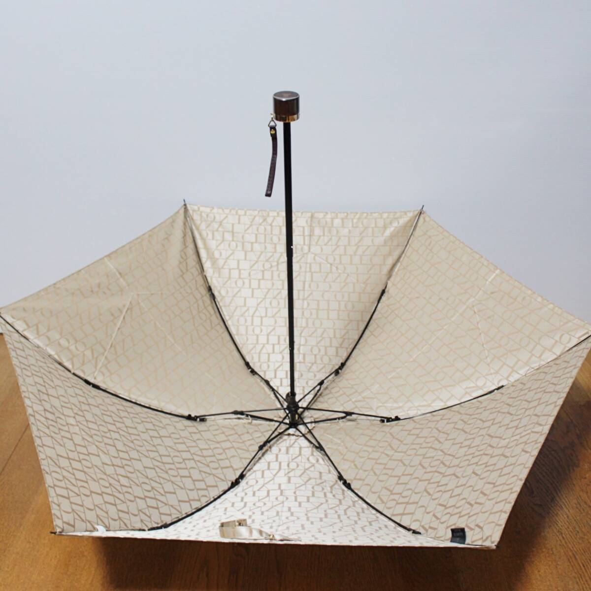 新品 ランバンコレクション 光沢ジャガードロゴ総柄 折り畳み傘 ベージュ　Ｋ3416_画像5