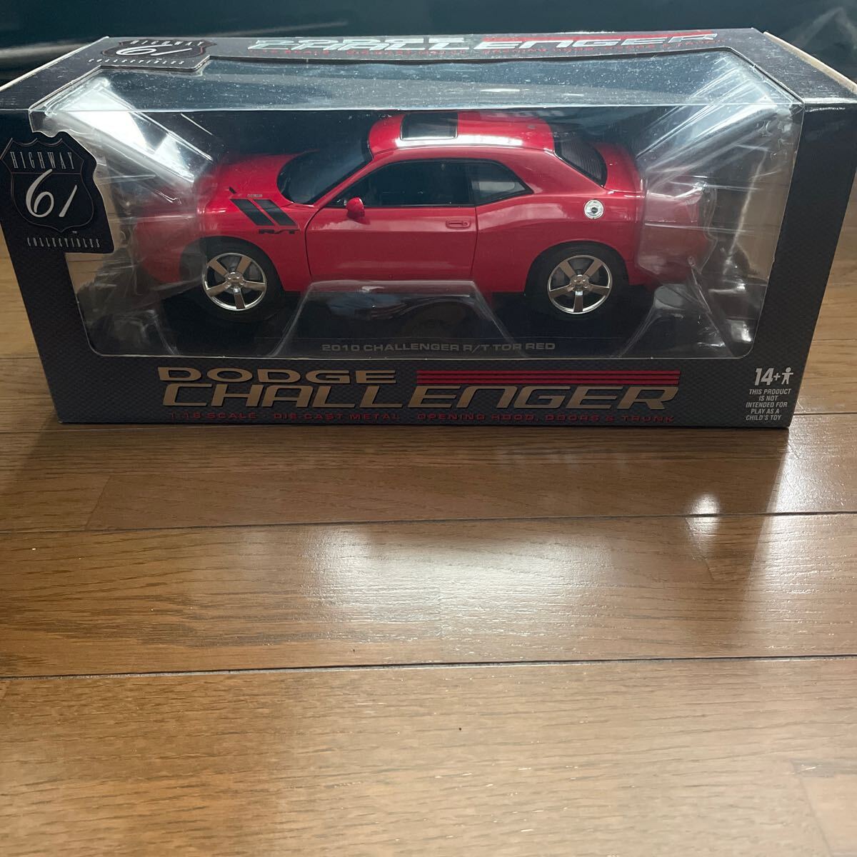 《箱付き》【1/18スケール】Dodge Challenger Highway61 ハイウェイ ミニカー 模型 コレクション放出 メタルダイキャスト 赤 レッド_画像1