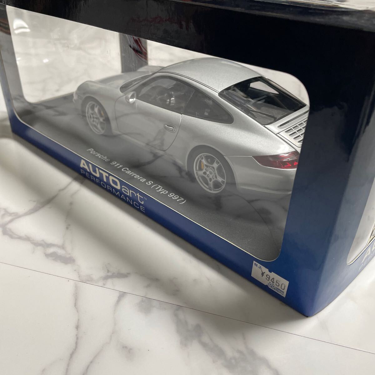 《箱付き》【1/18スケール】Porsche 911 Carrera S (Typ 997) AUTOart ミニカー 模型 コレクション放出 メタルダイキャスト ポルシェ 銀_画像3