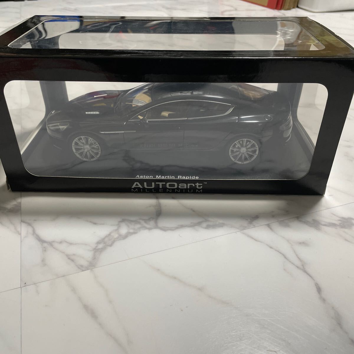 《箱付き》【1/18スケール】ASTON MARTIN Rapide AUTOart ミニカー 模型 コレクション放出 メタルダイキャスト 黒 アストンマーティン