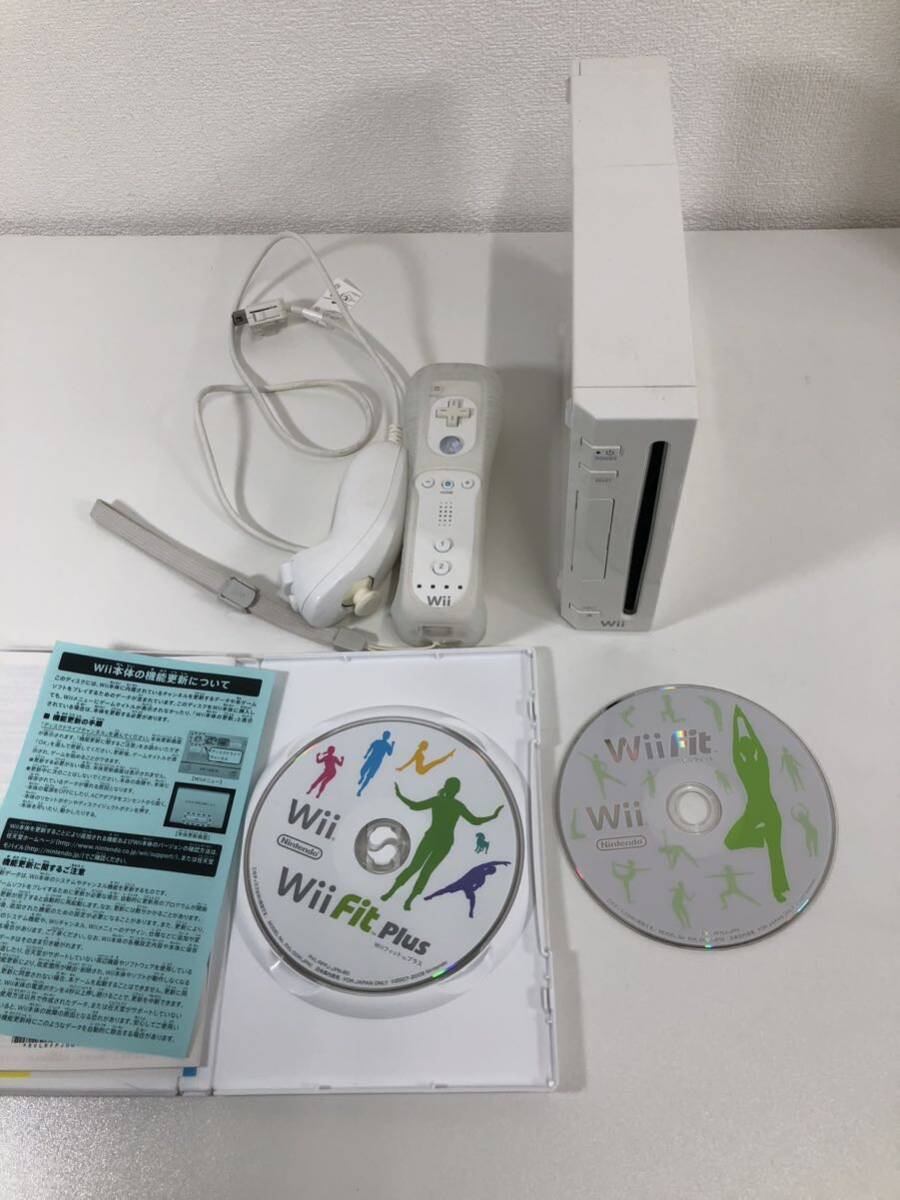G※ Wii 本体 RVL-001 リモコン ケーブル スタンド Fit wiiフィットバランスボード Nintendo ニンテンドー Wii 通電確認済 シミ色褪せ有り_画像2