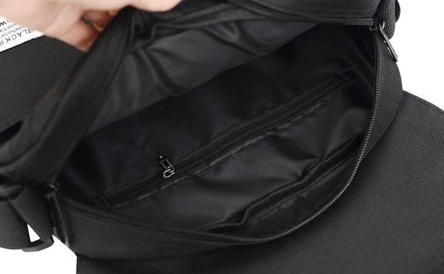 ショルダーバッグ　メッセンジャーバッグ　メンズ　レディース　斜めがけ　大容量　黒　おしゃれ　ポケット　シンプル　大きめ　旅行　鞄