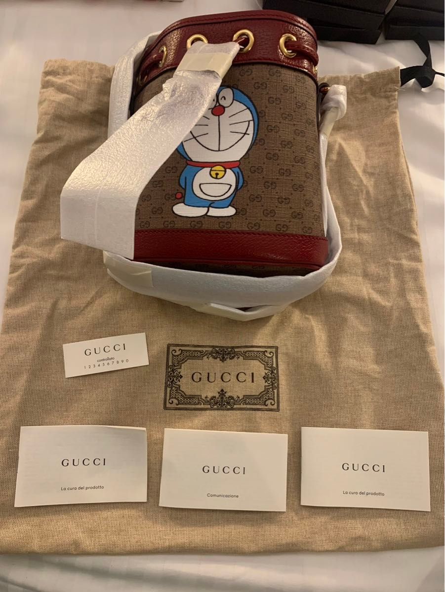 新品　GUCCI グッチ　ドラえもん　ショルダーバック　鞄　ミニバック　カバン 巾着　限定品　特別　コラボ