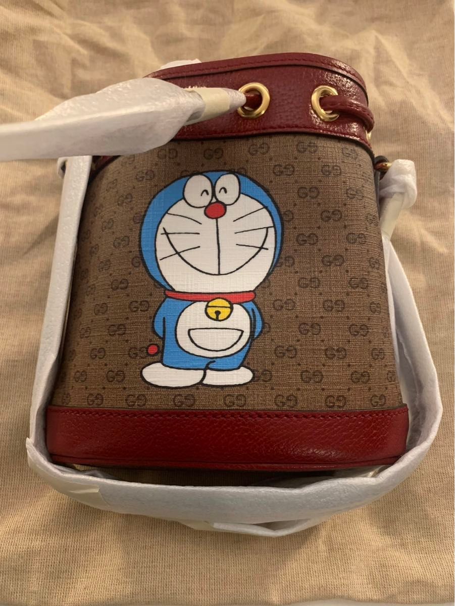 新品　GUCCI グッチ　ドラえもん　ショルダーバック　鞄　ミニバック　カバン 巾着　限定品　特別　コラボ