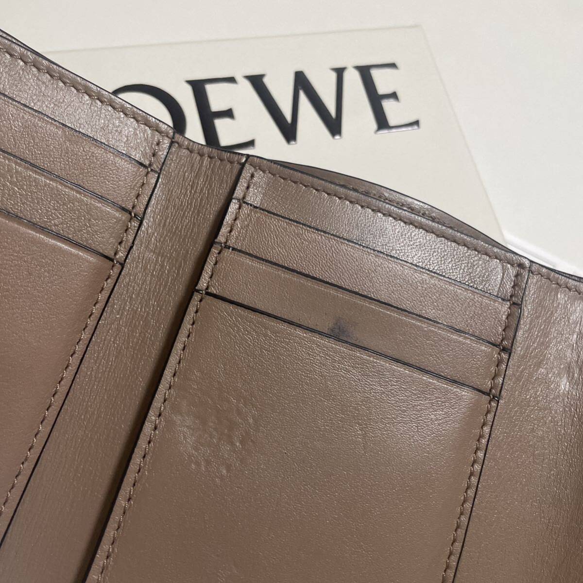 ロエベ LOEWE バーティカルウォレットスモール ベージュ ロエベ LOEWE バーティカルウォレットスモール ベージュ
