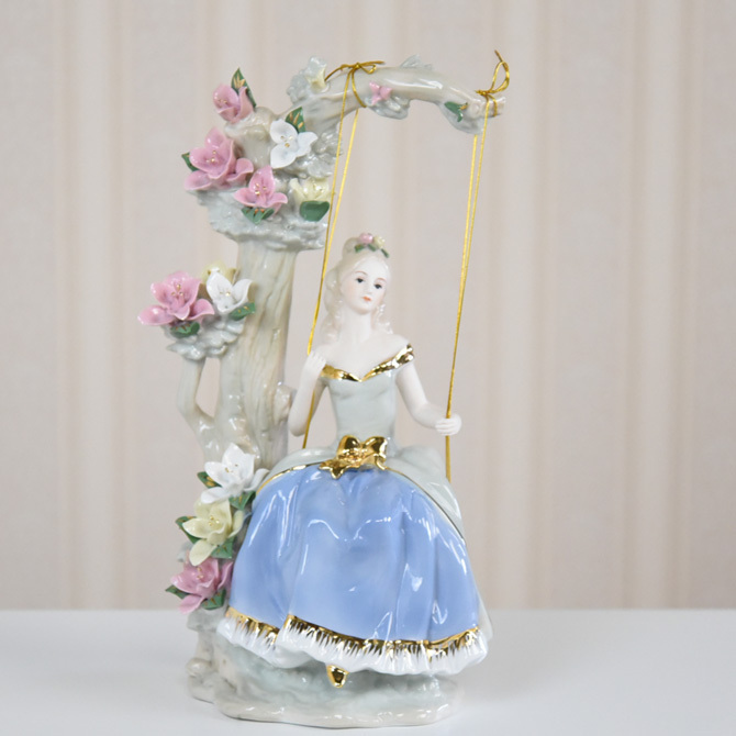 【アウトレット】陶器 オブジェ 王女とブランコ 置物 人形 貴婦人 レディ ヨーロピアン インテリア雑貨