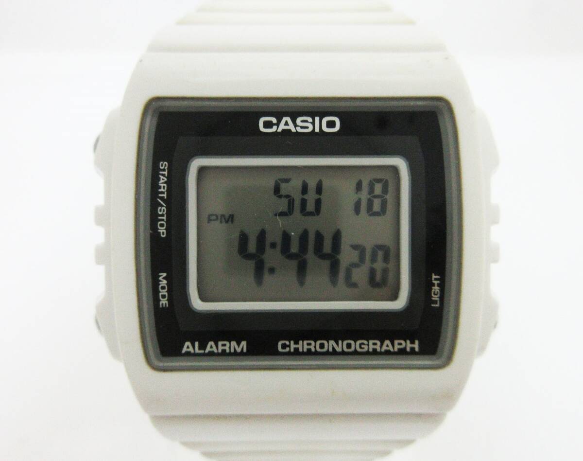 KS929【メンズ腕時計】カシオ CASIO W-215H★アラームクロノグラフ★ホワイト★デジタル★クォーツ腕時計★動作品★_画像2