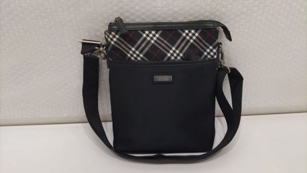 ■BURBERRY BLACKLABEL バーバリー ブラックレーベル ショルダーバッグ レザー ファスナー ブラック系 ノバチェック■Y_画像1