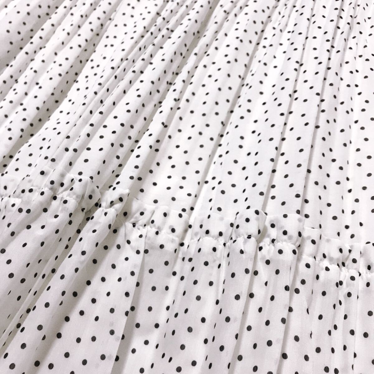 UNTITLEDアンタイトル【新品】洗える ギャザードットスカート プリーツ イレギュラーヘム ホワイト