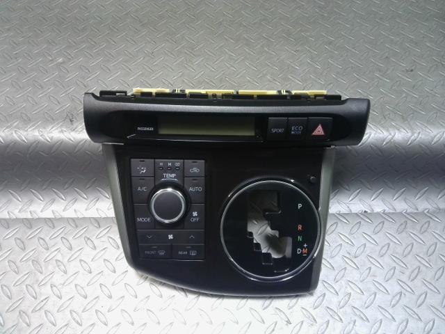 トヨタ（TOYOTA）※同梱不可※ウィッシュ ZGE20W A/Cスイッチパネル 品番 55900-68200 動作OK_画像1