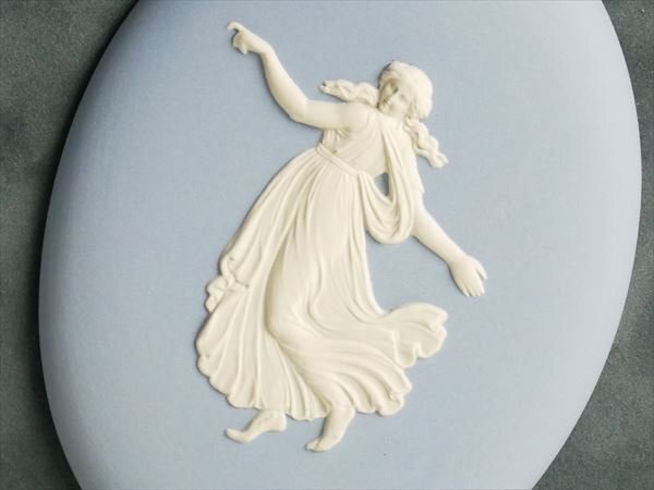 k859 ウェッジウッド ジャスパー ペールブルー ダンシングアワー オーバル プラーク 陶板 飾額 額縁 飾物 32.5cm_画像3