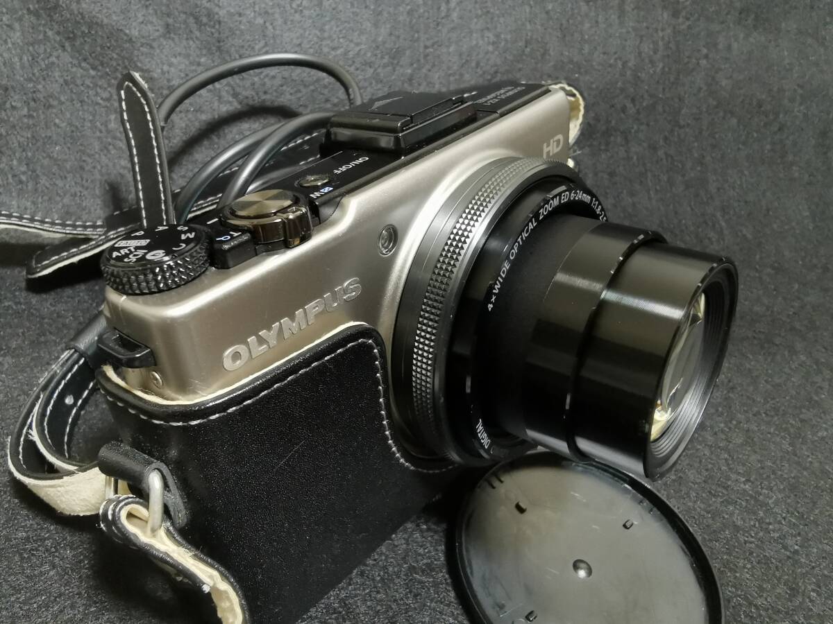 オリンパス　コンパクトデジタルカメラ　XZ-1　純正ハーフケース付き　希少　美品　シャッター回数少なめ_画像3