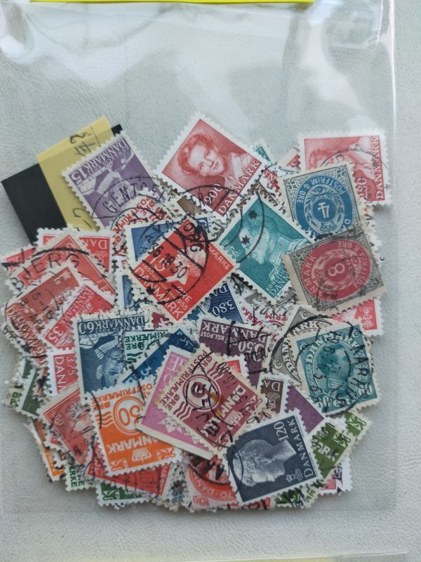 【知】外国切手 デンマーク小型５００枚＋2s/s　記念主体(済) 大量 おまとめ　お家で過ごそう 切手を楽しもう /2659_画像2