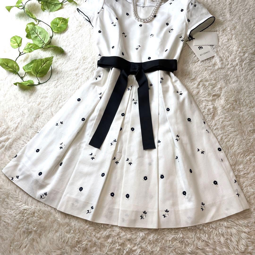 新品タグ付き M'S GRACY エムズグレイシー ワンピース M 花 新品タグ付き M'S GRACY エムズグレイシー ワンピース M 花