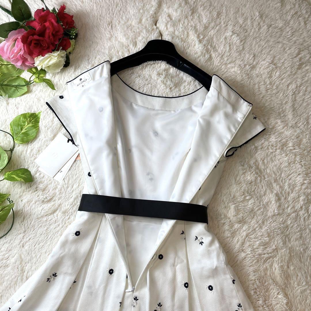新品タグ付き M'S GRACY エムズグレイシー ワンピース M 花 新品タグ付き M'S GRACY エムズグレイシー ワンピース M 花
