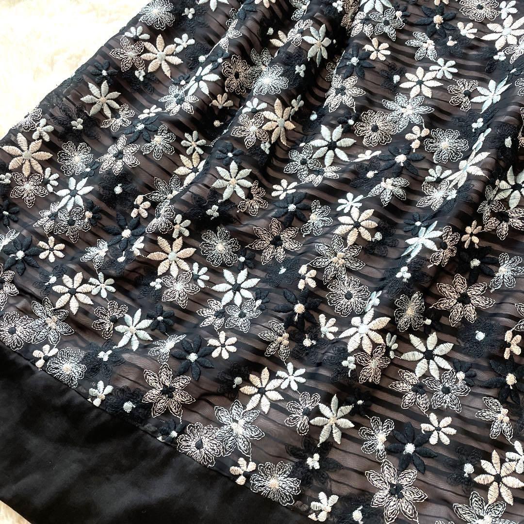 極美品 トッカ 大きいサイズ フラワー刺繍 Aライン デニム 極美品 トッカ 大きいサイズ フラワー刺繍 Aライン デニム