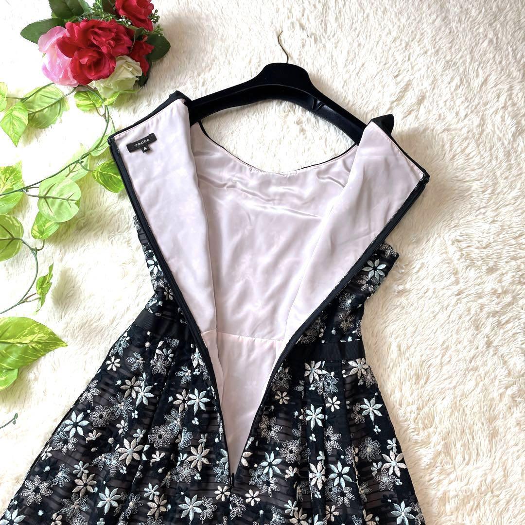 極美品 トッカ 大きいサイズ フラワー刺繍 Aライン デニム 極美品 トッカ 大きいサイズ フラワー刺繍 Aライン デニム