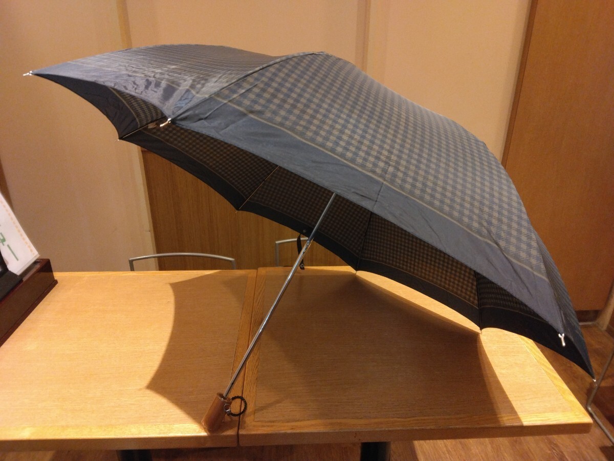 《中古》メンズ 折りたたみ傘 58㎝ グレー チェック柄 雨傘 c110/60_画像4