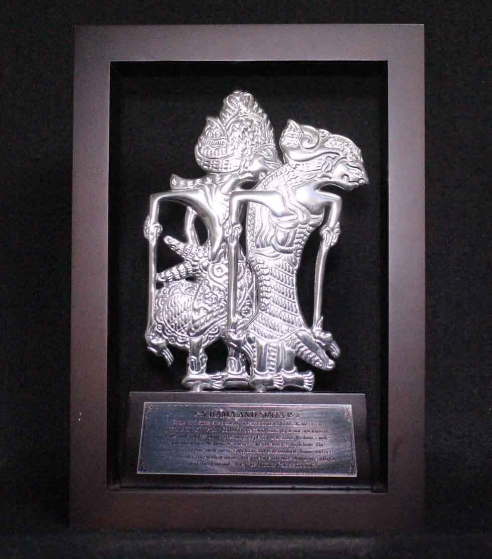 金属工芸◆置物　神像　レリーフ◆ラマ　シンタ　インドネシア　ジャワ バリ　 ヒンドゥー美術　銀色 金属製 RAMA SINTA ワヤンクリ 人形
