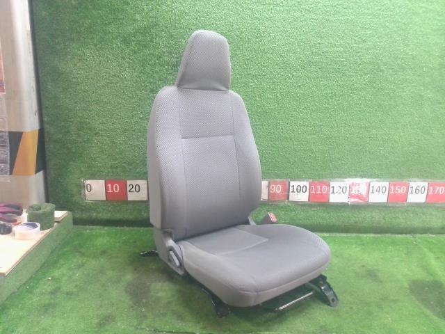  Toyota Hiace DX KDH225K original driver`s seat seat rail * buckle attaching dirt equipped * large * gome private person delivery un- possible *