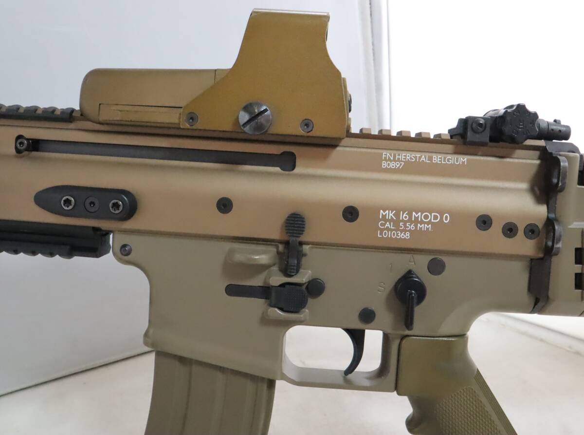 30 18禁◆東京マルイ◆電動ガン◆FN HERSTAL BELGIUM/B0897/MK16 MOD0/CAL.5.56MM/スカー◆ブラウン系◆ホロサイト/マガジン付き_画像6