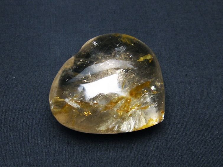 誠安◆天然石高級品ライトニング水晶 ハート原石[T387-13597]_画像1