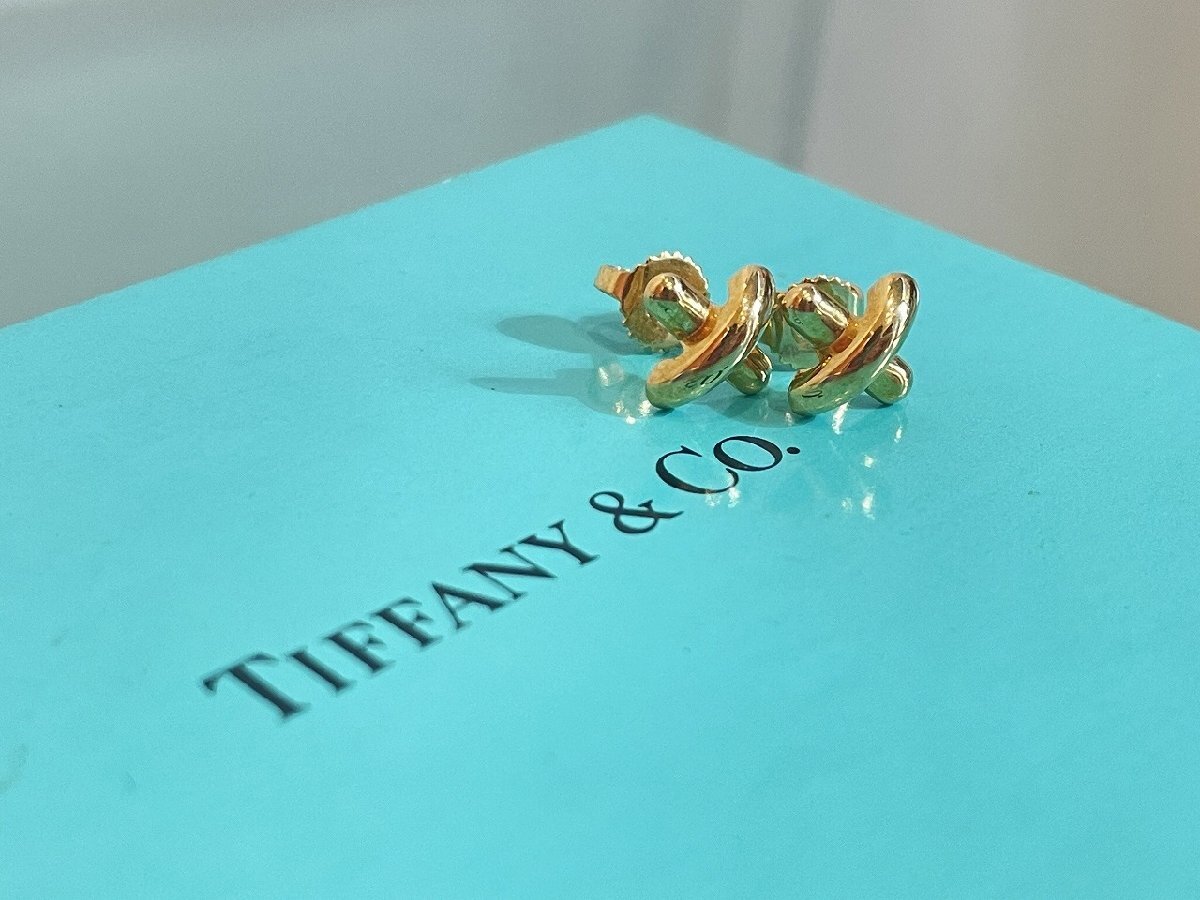 ★綺麗！【Tiffany & Co. ティファニー クロスステッチ ピアス 18 750 イエローゴールド 両耳用 元箱付】NA00953_画像1