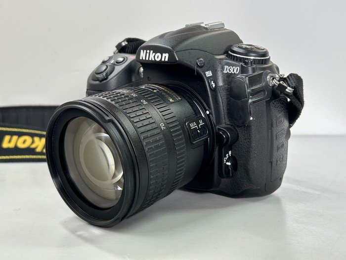 #綺麗【ニコン Nikon D300 レンズ交換式 デジタル一眼レフカメラ AF-S DX VR Nikkor 18-70mm f/3.5-4.5G ED ズームレンズ付】P03020_画像3