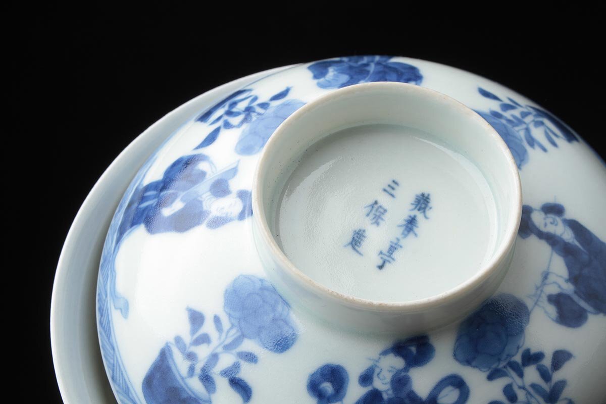 ER151 curtain end Edo era [ warehouse spring . three guarantee structure ] old Imari blue and white ceramics Tang person writing cover . diameter 11cm -ply 135g tree box .* blue flower . woman ...* blue ..