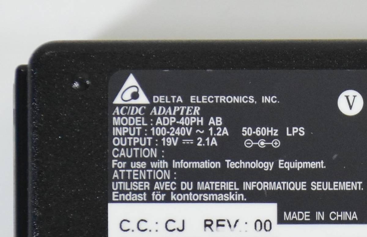 EPSON 19V 2.1A AC адаптор / наружный диаметр 5.5mm /EPSON ддя ноутбука / рабочее состояние подтверждено / б/у товар 