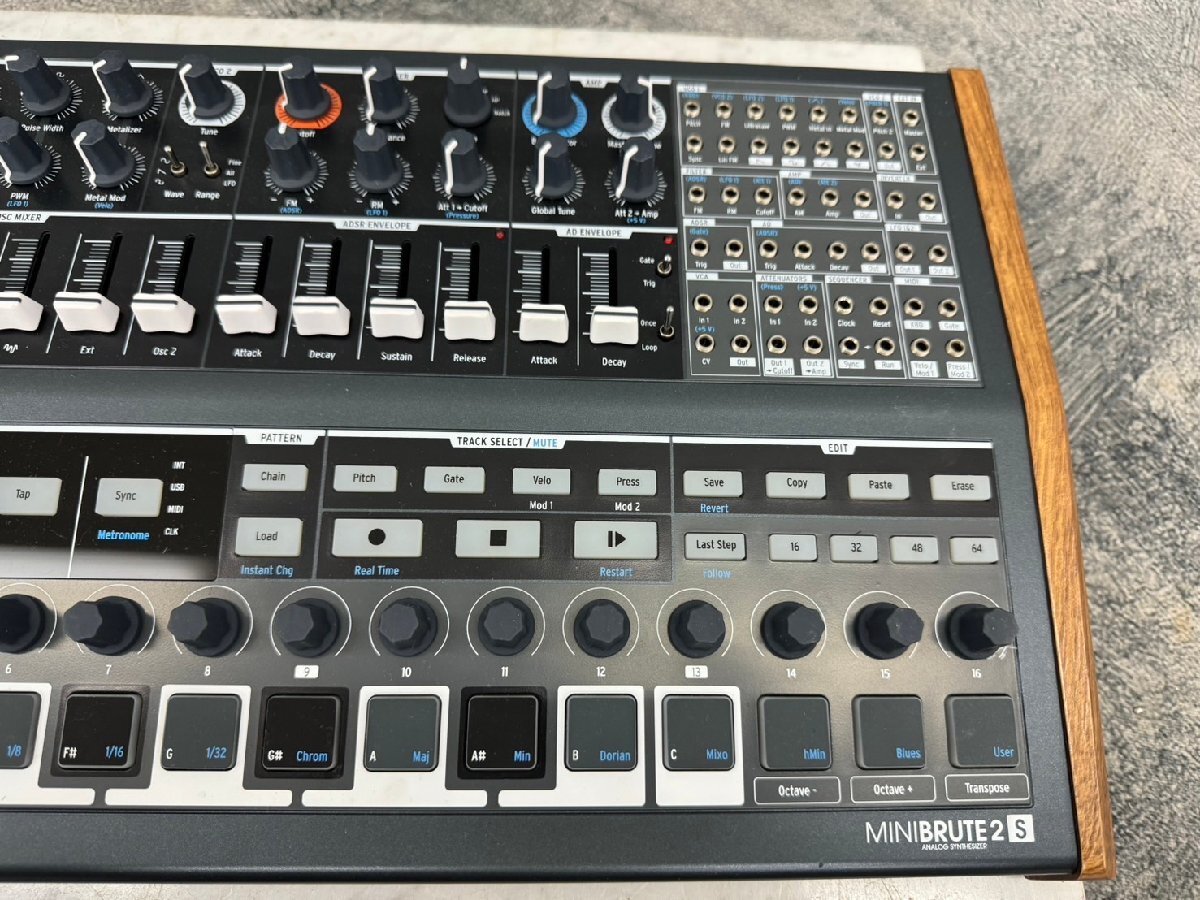 □t2654 中古★Arturia アートリア MINI BRUTE2S アナログシンセサイザー 本体のみの画像4