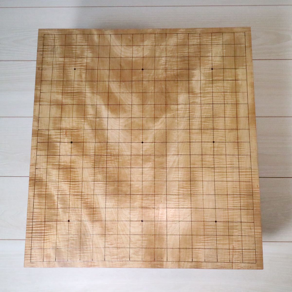 希少】 碁盤 天然木 板目 三寸四分 美杢 足付 脚付碁盤 幅46cm 希少】 碁盤 天然木 板目 三寸四分 美杢 足付 脚付碁盤 幅46cm