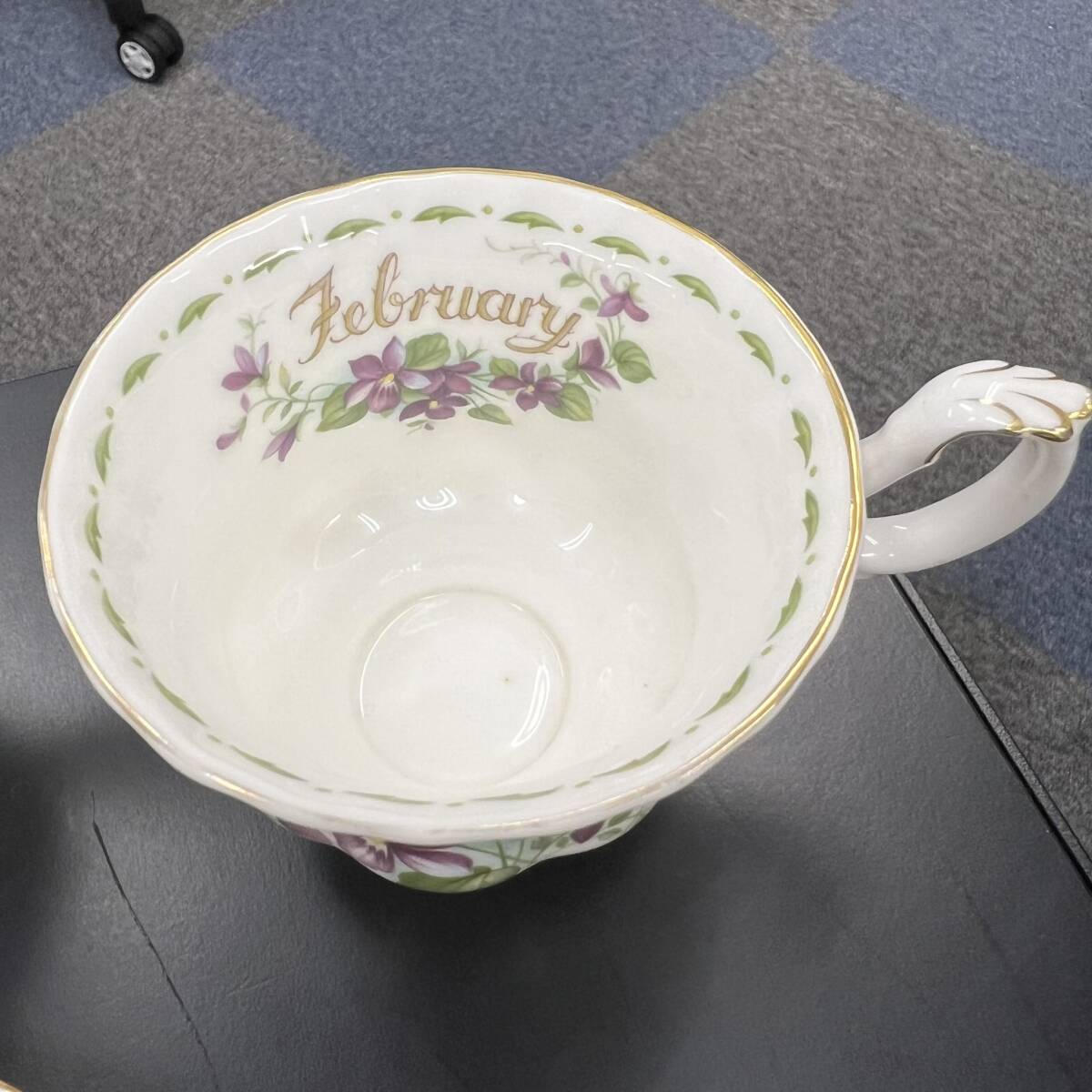 【中古】Royal Albert ロイヤルアルバート カップ＆ソーサー フラワーオブザマンス ヴィンテージ ホワイト すみれ 3客 食器_画像7