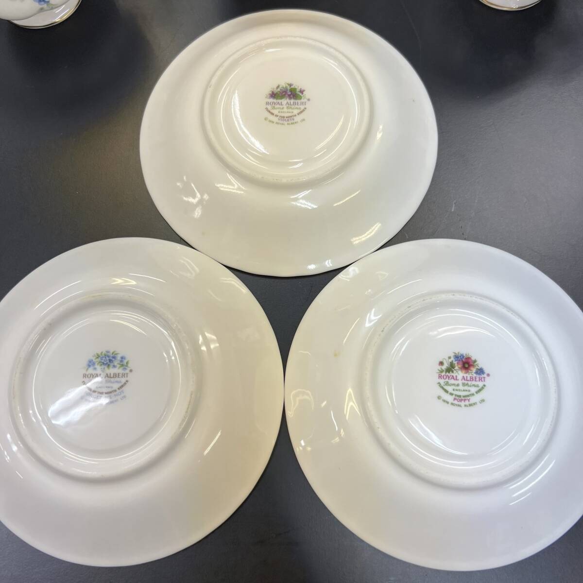 【中古】Royal Albert ロイヤルアルバート カップ＆ソーサー フラワーオブザマンス ヴィンテージ ホワイト すみれ 3客 食器_画像8