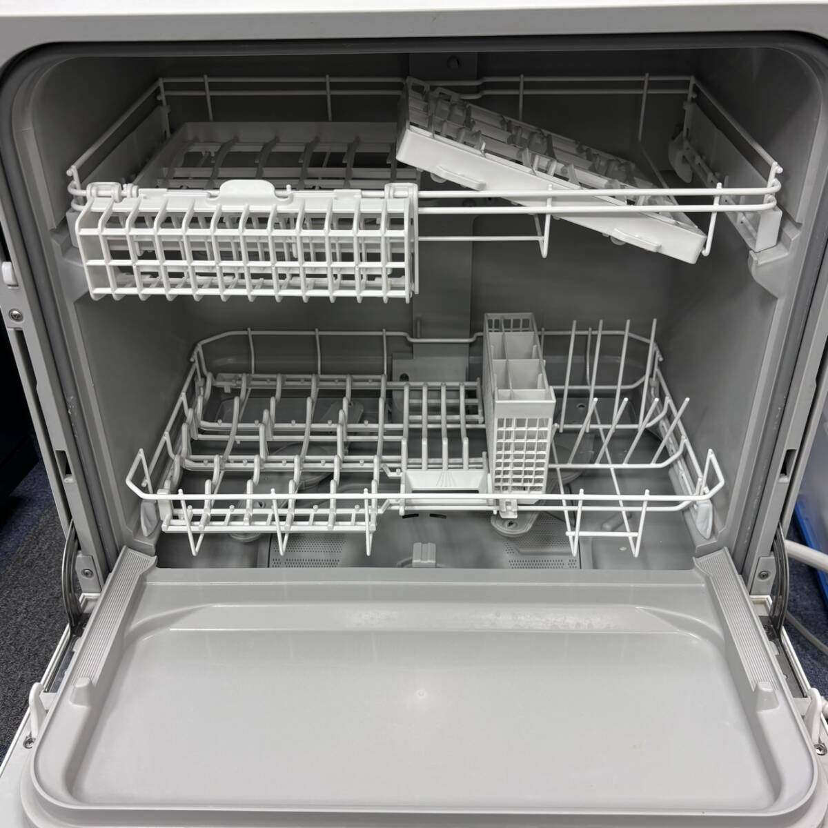 【通電OK】Panasonic パナソニック NP-TA3 電気食器洗い乾燥機 食洗器 ホワイト 2019年製 中古_画像4