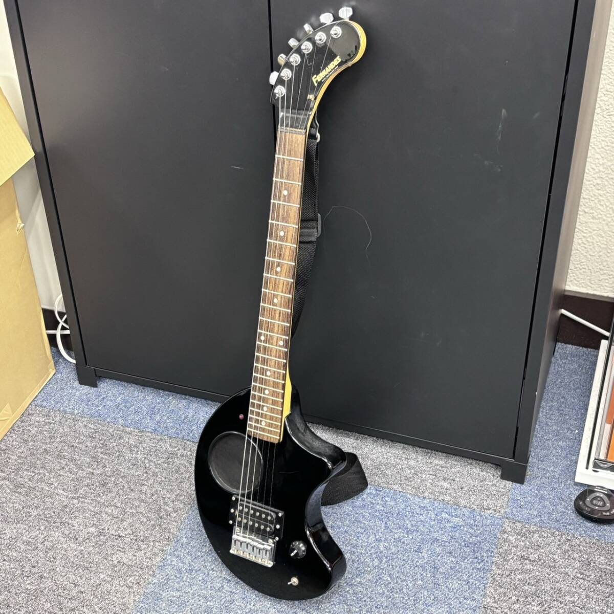 1000円スタート【稼動品】FERNANDES フェルナンデス ZO-3 エレキギター 象さん スピーカー内蔵 弦楽器 中古_画像1