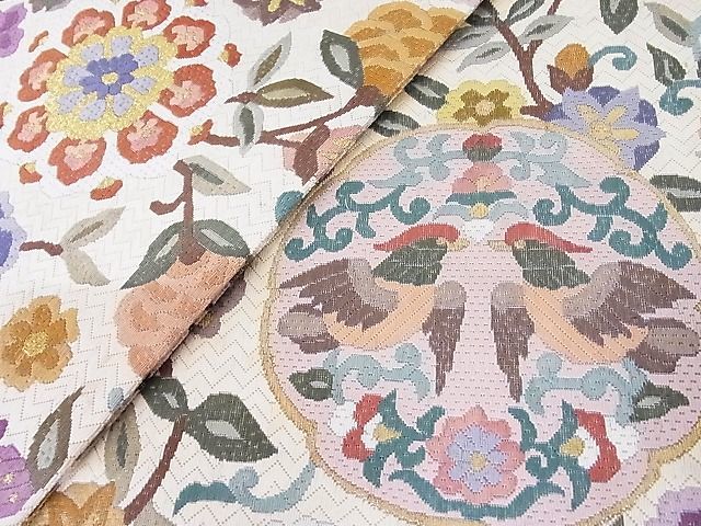 平和屋-こころ店■極上　絽刺し　区限刺繍　両面丸帯　双鳥花唐草文　金糸　正絹　逸品　A-az7255_画像5