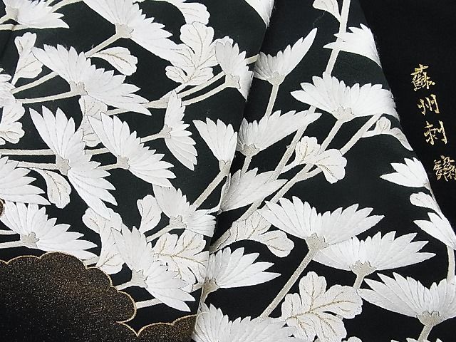 平和屋-こころ店■豪華黒留袖 蘇州刺繍 草花文 金糸 金彩 着丈166cm 裄丈68cm 正絹 逸品 A-ck8451の画像1