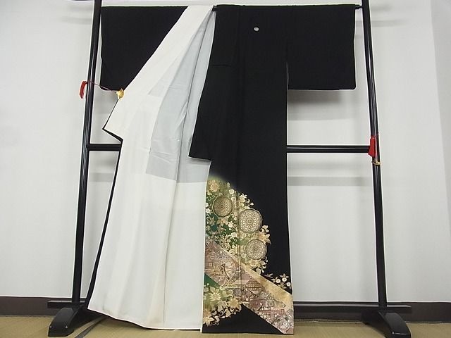 平和屋-こころ店■豪華黒留袖 作家物 花鳥文 暈し染 金銀彩 着丈162.5cm 裄丈68.5cm 正絹 逸品 1B-wt2203の画像3