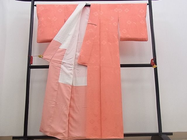 平和屋野田店■上質な色無地　亀甲花菱菊地紋　珊瑚朱色　逸品　n-pm0115_画像3