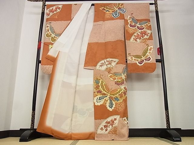 平和屋-こころ店■豪華振袖 駒刺繍 扇面舞蝶花文 金彩 着丈164cm 裄丈64cm 正絹 逸品 A-ja6094の画像2