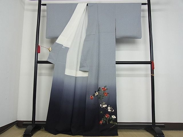 平和屋-こころ店■豪華色留袖　刺繍　枝椿　枝桜　暈し染め　金糸　着丈166cm　裄丈65cm　正絹　逸品　AAAC5232Bnp_画像2