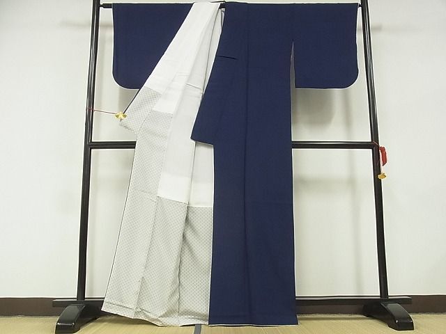 平和屋-こころ店■紬屋吉平　色無地　鉄紺色　たとう紙付き　正絹　逸品　AAAC9844Bzg_画像2