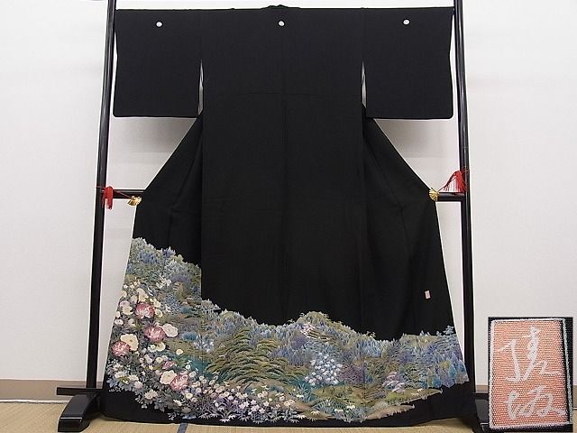 平和屋野田店■豪華黒留袖 友禅 作家物 御所解風景花文 逸品 n-yc6536の画像1